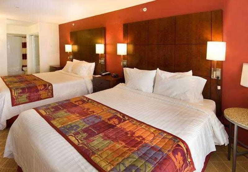 Residence Inn By Marriott San Antonio Seaworld / Lackland Екстериор снимка